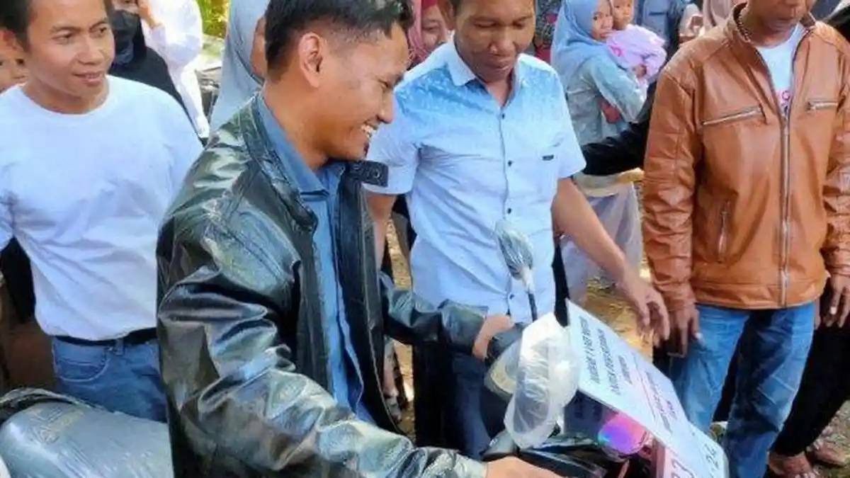 Nomor Platnya Bikin Iri, Pegi Setiawan Semringah Dapat Motor Baru dari Ratu Durian Tasikmalaya