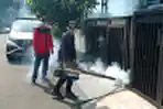 Fogging di Permukiman Warga Cegah Penyakit DBD