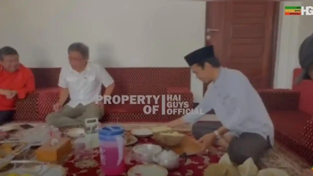 Detik-detik Rocky Gerung Datangi Ustaz Abdul Somad, UAH Berikan Pantun: Kami Seperti Mimpi