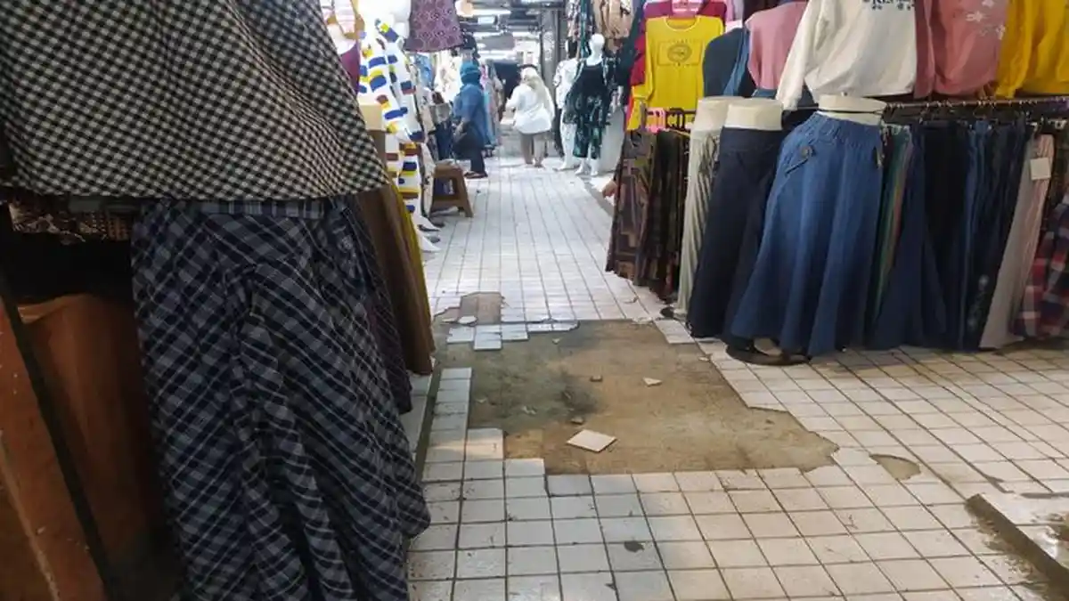 Pasar Andir Tak Terawat, Lantai Keramik Pecah Terkelupas, Pernah Ada Warga Jatuh dan Dibawa ke RS