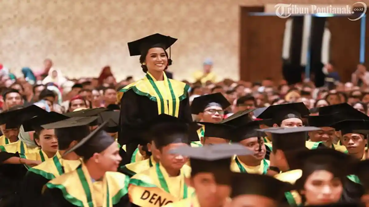 FOTO: Wisuda Putri Indonesia Pariwisata Wilda Octaviana Situngkir - wisuda-wilda-2.jpg