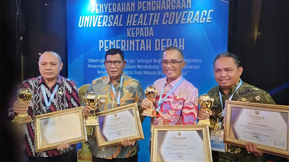 Wakil Presiden RI Berikan Penghargaan Pemda Berstatus Universal Health Coverage