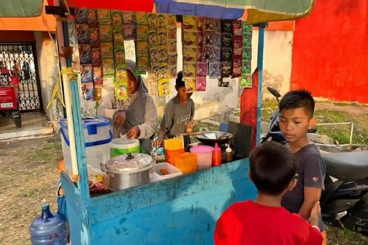 Cerita Ibu Ernawati Raup Keuntungan 300 Ribu Hanya 2 Jam Jualan Jajanan Saat Bupati Cup Kolaka 2023