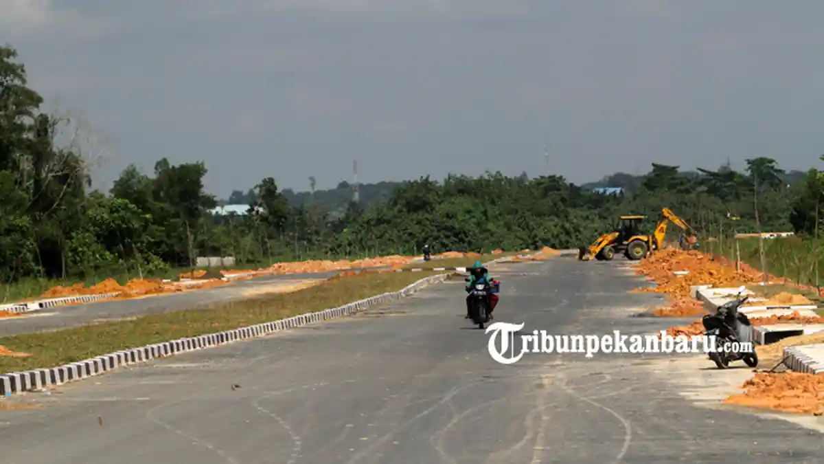 FOTO: Jalan Akses Menuju Jembatan Siak IV Sudah Mulus - foto_jalan_akses_menuju_jembatan_siak_iv_sudah_mulus_4.jpg
