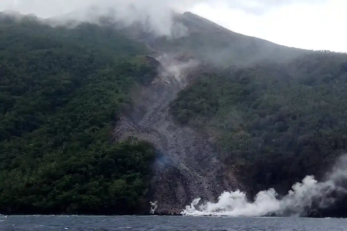 Guguran Lava Karangetang Terus Mengalir, Warga di Sekitar Sungai yang Berhulu di Karengetang Siaga