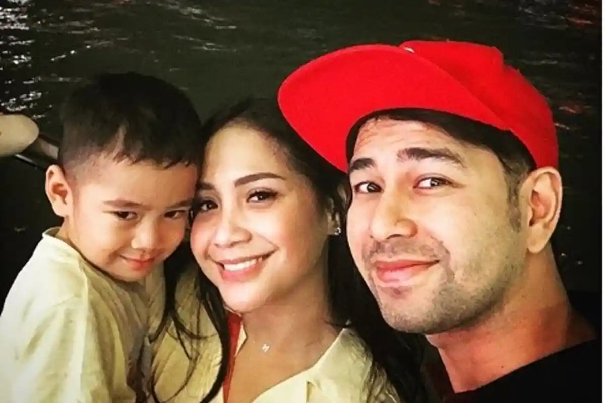 Raffi Ahmad Bagikan Makanan ke Masyarakat, Lihat Reaksi Suami Nagita saat Dimintai Uang Rokok