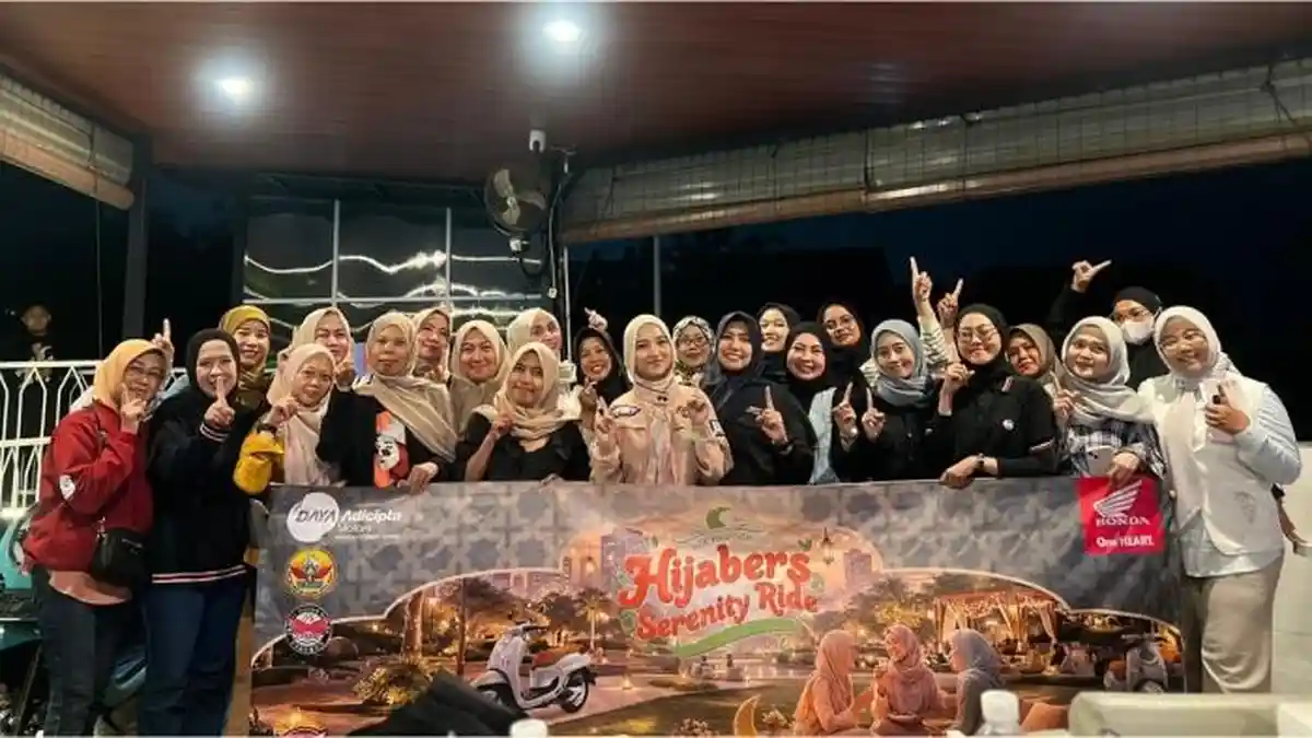 Hijabers Serenity Ride Satukan Pecinta Scoopy yang Stylish di Cirebon
