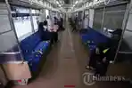 suasana-penumpang-saat-berada-didalam-gerbong-krl.jpg