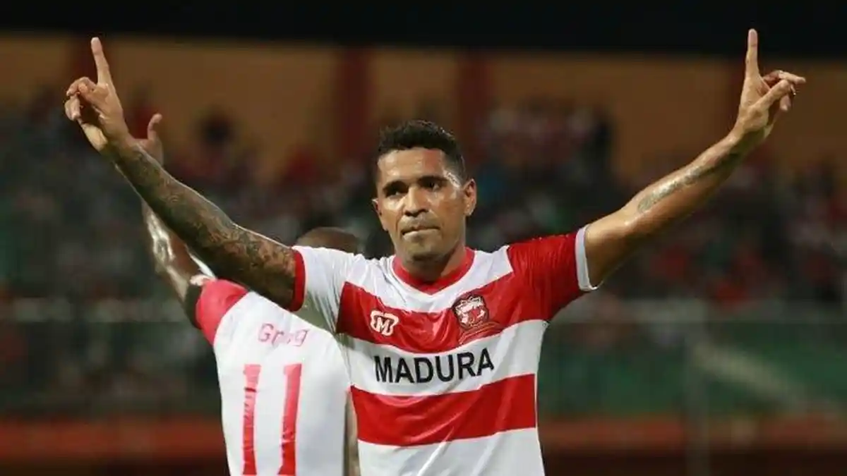 GOOOOLLLLLLL, Madura United Berhasil Unggul Lebih Cepat 1-0, Debut Josep Gombau di Derbi Suramadu