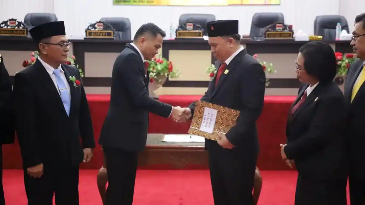 Ketua DPRD Mitra, Chris Rumansi Resmi Gantikan Sophia Antou, Begini Harapan Bupati Ronald Kandoli - Tribunmanado.co.id