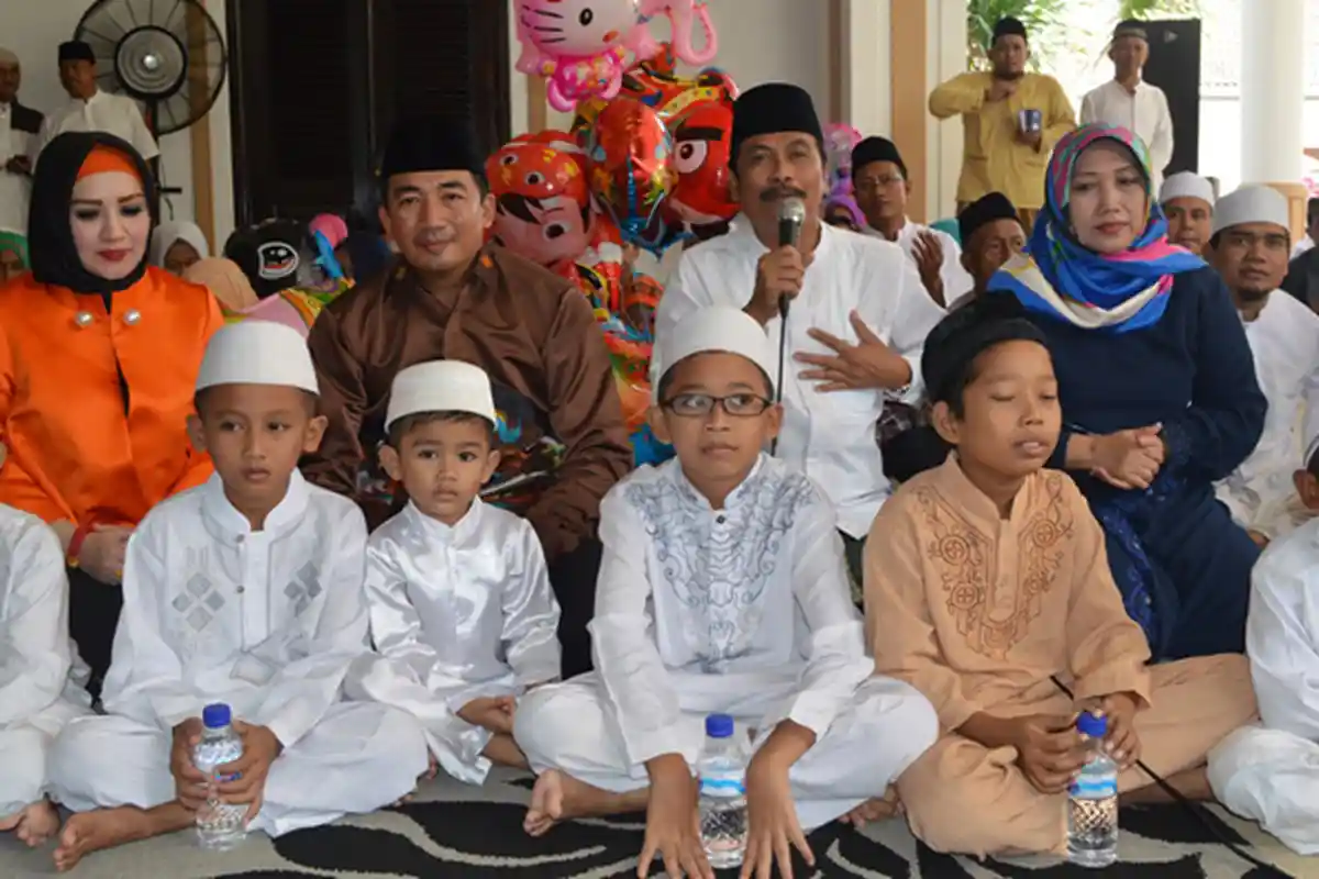 Wabub Gresik Pilih Berlebaran dengan 100 Anak Yatim