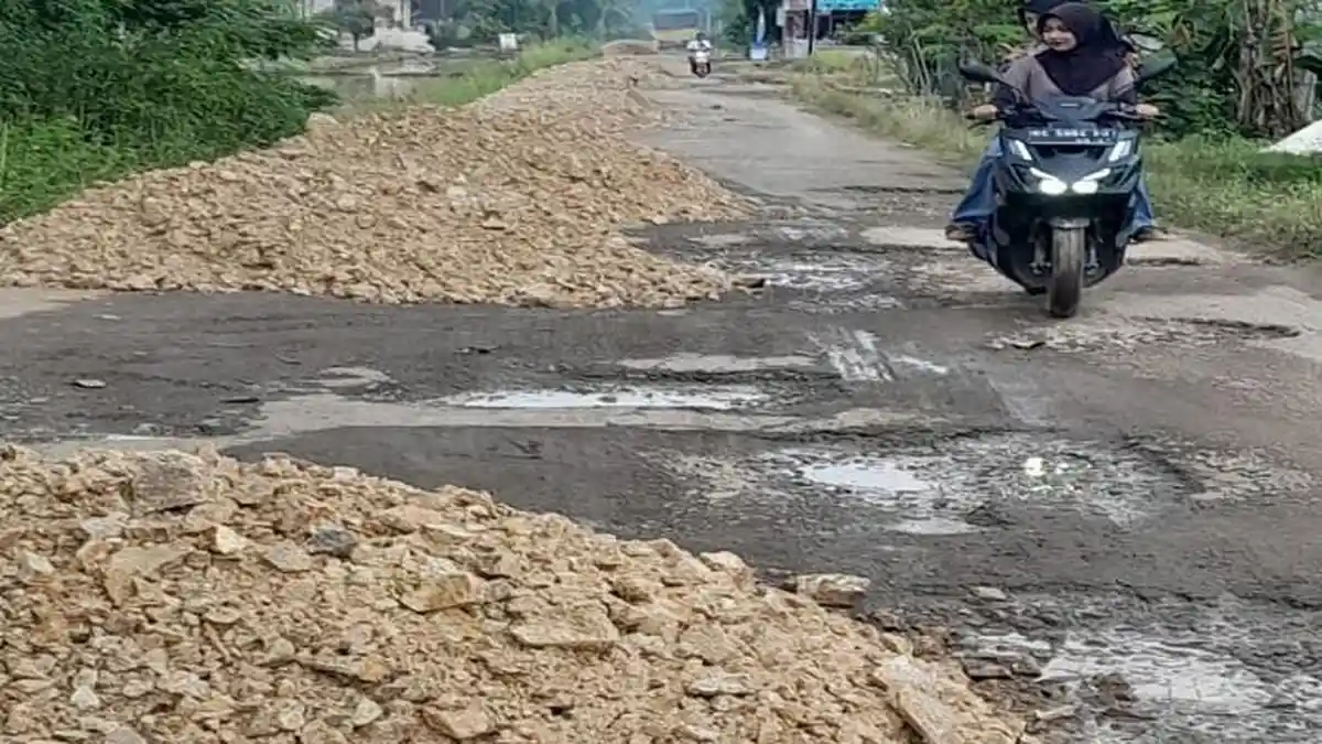 Rusak Parah dan Membahayakan, Warga Desak Perbaikan Jalan Bulurejo–Klaten Pringsewu