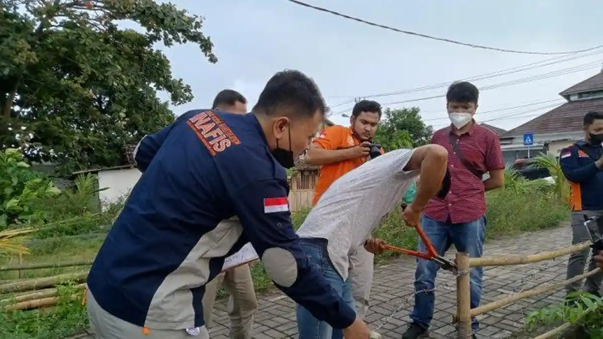 Anak SD di Pandeglang Banten Terhalang Kawat Berduri ke Sekolah, Polisi Langsung Lakukan Ini