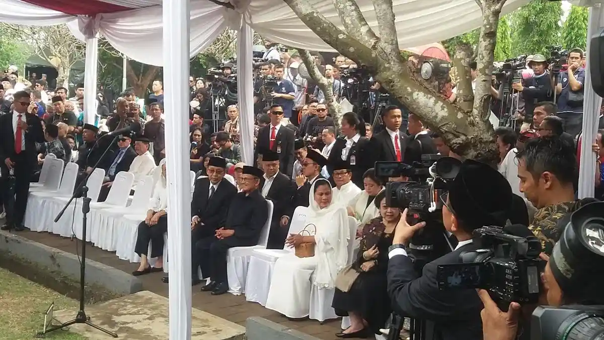 Shinta Nuriyah Wahid dan Try Soetrisno Juga Hadiri Upacara Militer Pemakaman Ani Yudhoyono