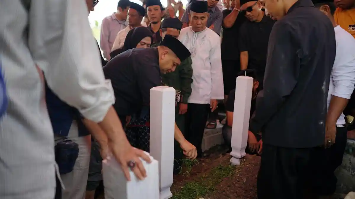 Munafri Arifuddin Ajak Sahabat Hadiri Takziah Malam Ketiga Ayahnya di Makassar