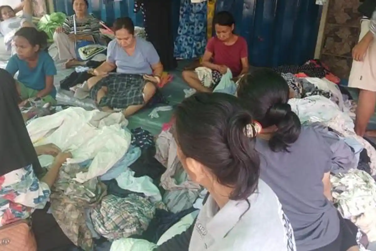 Jelang Hari Raya Natal, Pakaian Rombengan Laris di Kalabahi Alor