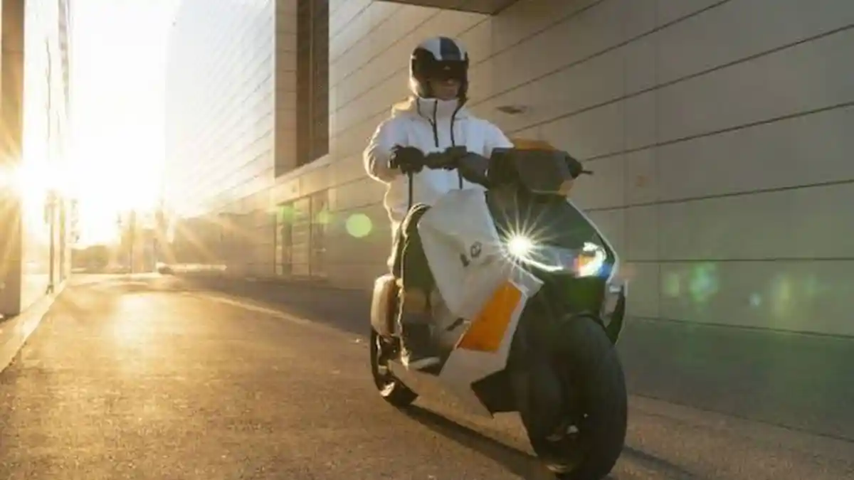BMW Motorrad Kenalkan Skuter Listrik Baru Definition CE 04, Bodinya Memanjang dan Rendah
