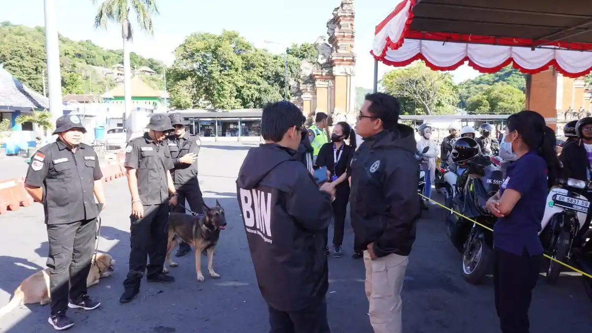BNNK Karangasem Gelar Pengawasan dan Pengamanan Pemudik di Pelabuhan Padang Bai