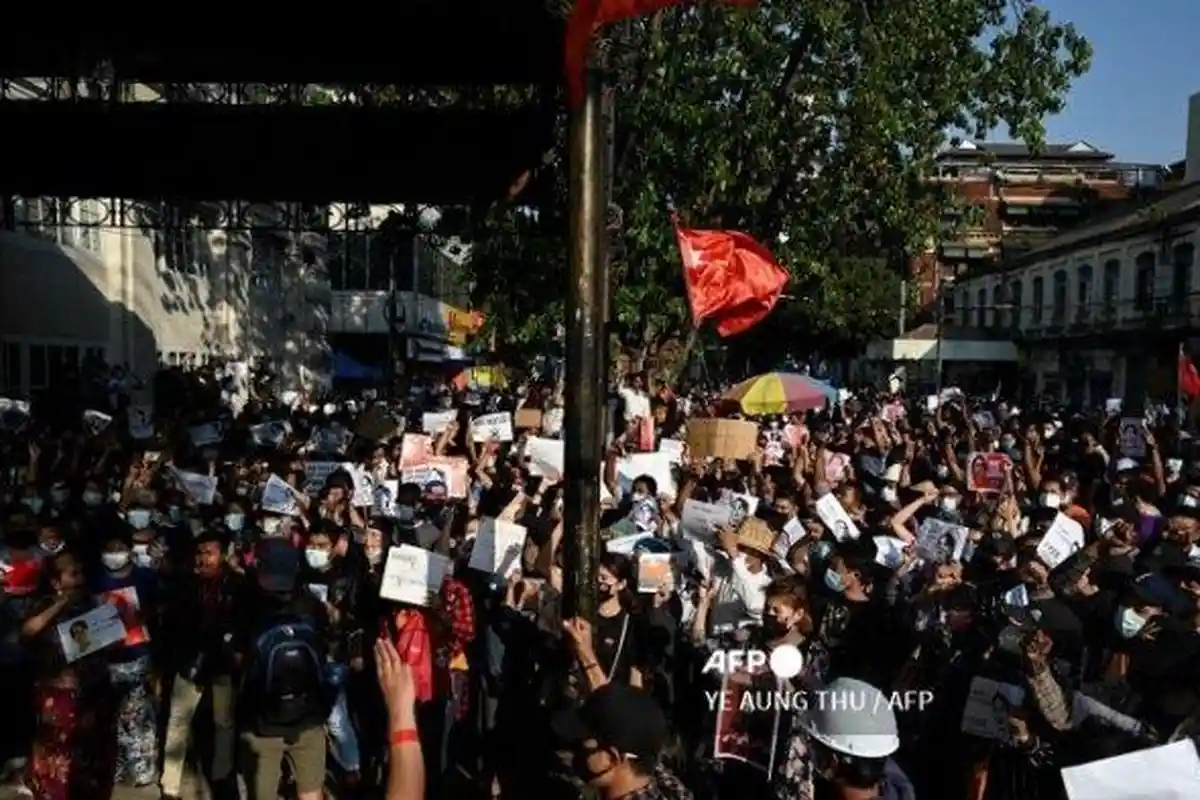 Militer Myanmar Tangkap Peramal Muda yang Sedang Berdoa di Kuil, Eskalasi Aksi Protes Meningkat