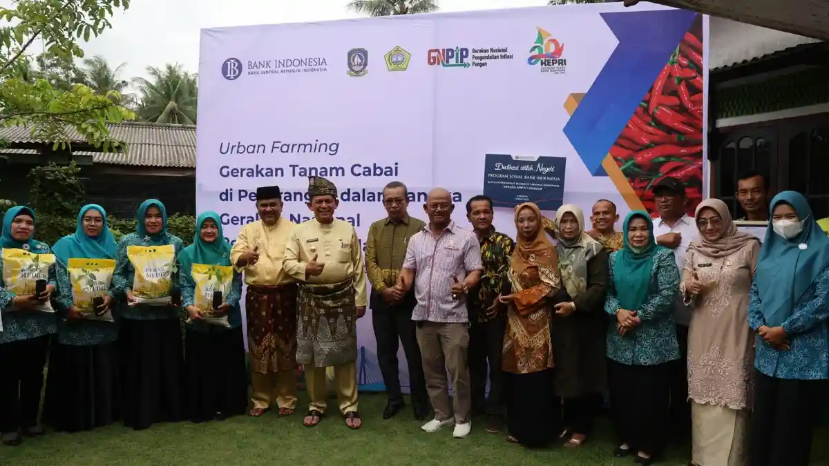 Dukung Urban Farming, Gubernur Kepri Sumbang Bibit Cabai ke Dasa Wisma Karimun