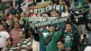 Bonek-saat-memberikan-dukungan-ke-Persebaya-Surabaya-di-Stadion-GBT.jpg