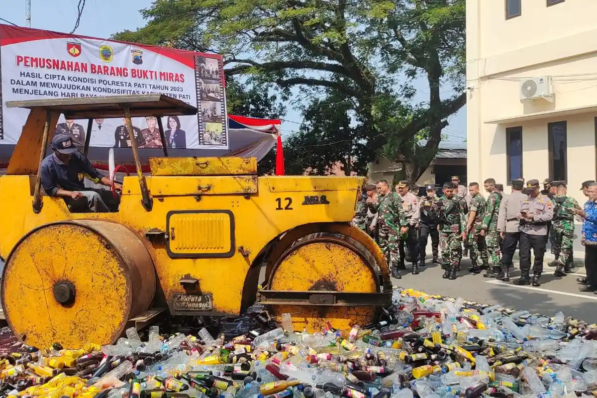 14.310 Botol Minuman Keras Dimusnahkan di Pati, Jelang Lebaran