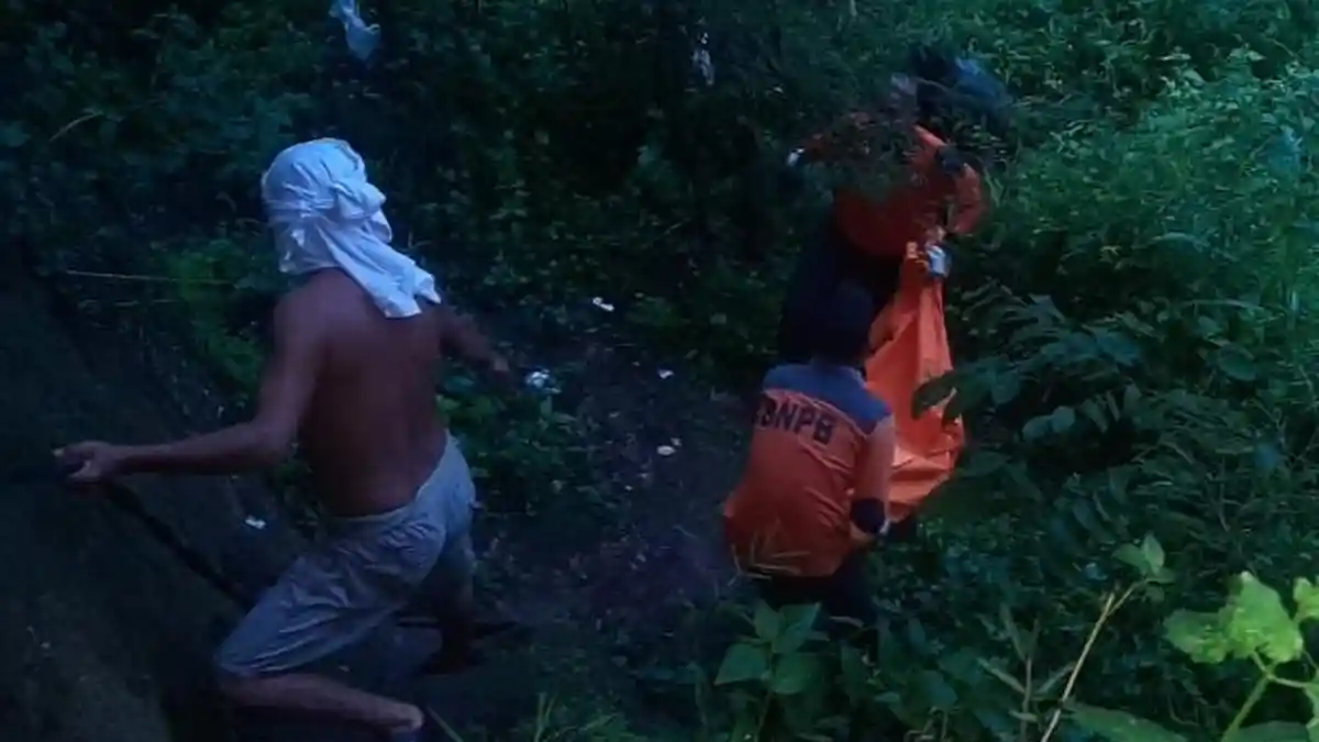 Jasad Pria Misterius Ditemukan Mengambang di Sungai Sampean Lama Situbondo