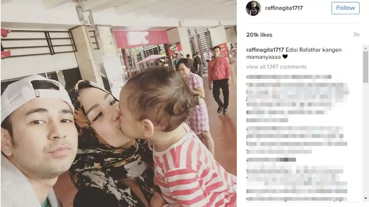 Sweet! Pulang Dari Umrah, Nagita Slavina Dapat Kecup Bibir Dari Rafathar