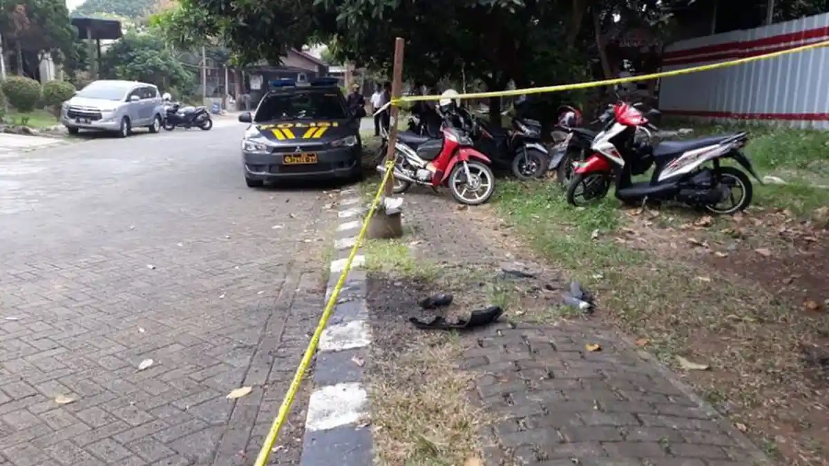 Mobil Neno Warisman Terbakar di Depan Rumah, Warga Panik Dengar Ledakan