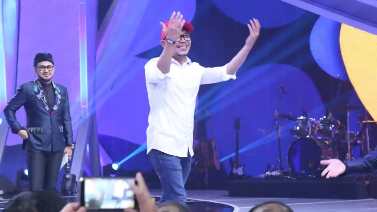 Gitar Menteri Hanif Laku Rp 1 Miliar pada Konser Amal NTB
