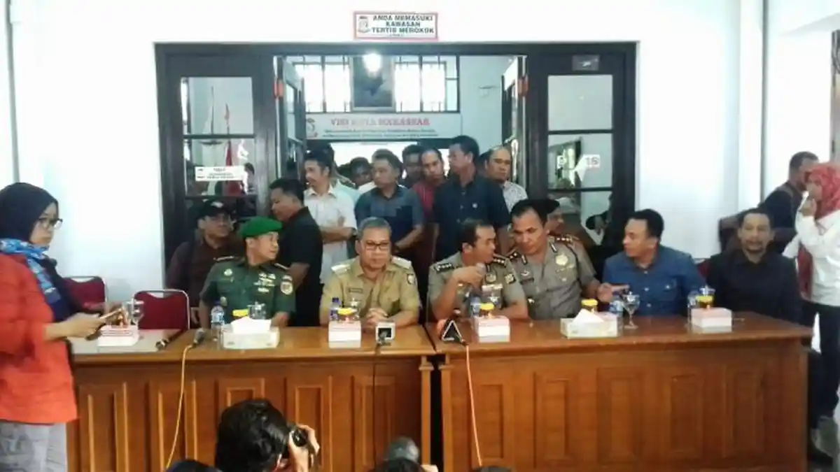 Saat Polisi dan Satpol PP Bentrok, Preman Kembali Beraksi di Pantai Losari