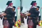 SOSOK-Yeni-Wisudawati-Digendong-Ayah-Kecelakaan-Sebelum-Wisuda-di-Universitas-Muhammadiyah-Bima.jpg