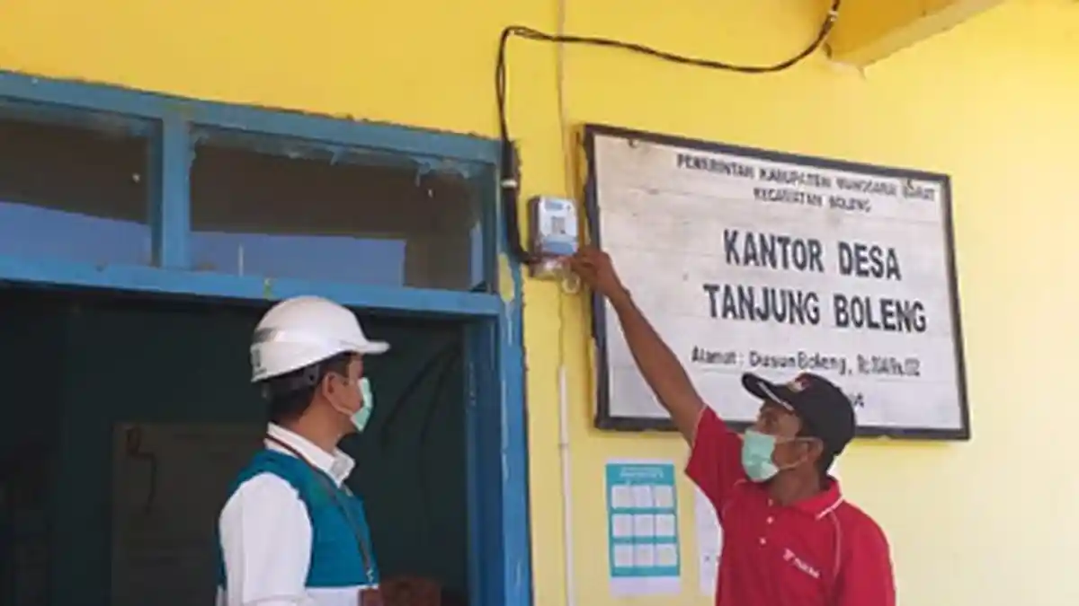 Warga Tanjung Bolang Nikmati Listrik