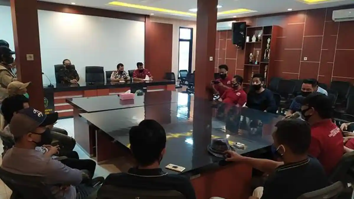Pekerja Karaoke di Banyumas Minta Bupati Husein Buka Tempat Hiburan