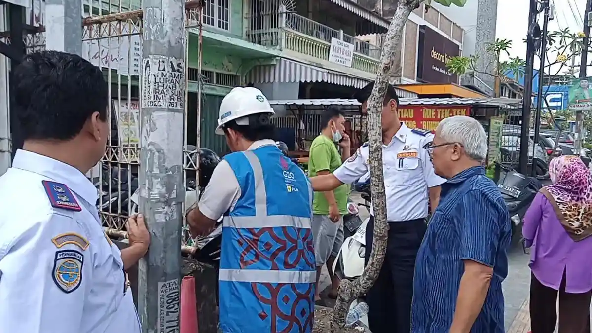 Rawan Kecelakan, Tiang Listrik di Pinggir Jalan Simpang Jelutung akan Segera Dipindahkan