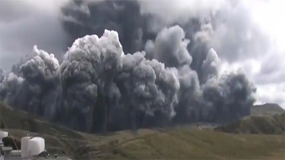 Gunung Aso di Kumamoto Jepang Meletus, 16 Pendaki Selamat Tak Ada yang Terluka