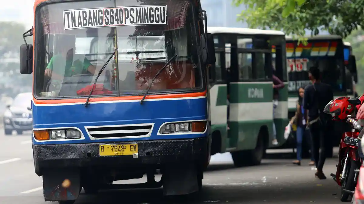 Roda Metro Mini Lepas di Kebayoran Baru, Bikin Jalanan Tergores 10 Meter
