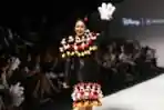 Sandra Dewi Pakai Busana Boneka Mickey Mouse di JFW 2019