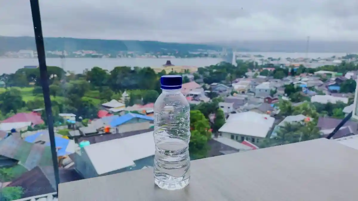 Perbanyak Minum Air Putih Saat Musim Hujan, Simak 7 Manfaatnya