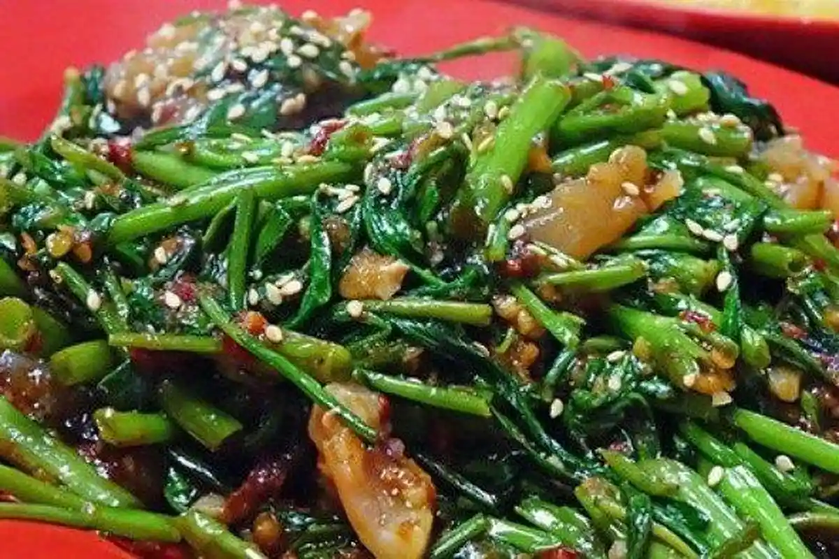 Bisa Jadi Lauk Makan Siang, Ini Resep Mudah Memasak Tumis Daun Binahong, Siapkan Bahan-bahannya