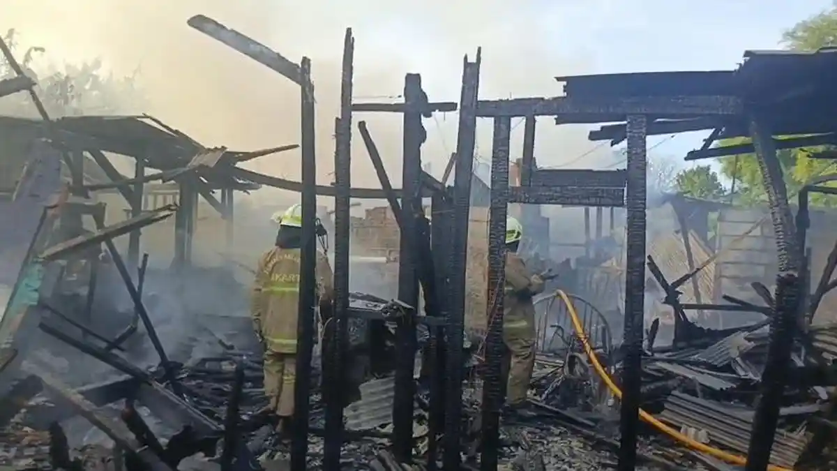 3 Rumah dan Lapak Barang Bekas di Cakung Jaktim Kebakaran, 31 Jiwa Terdampak