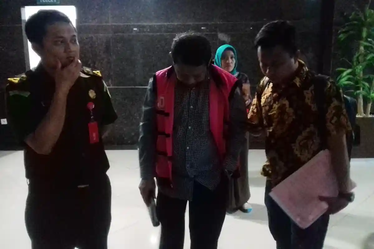 Setor Rp 800 Juta,  Empat Terdakwa Korupsi APBD Sulbar Lebaran di Luar Tahanan