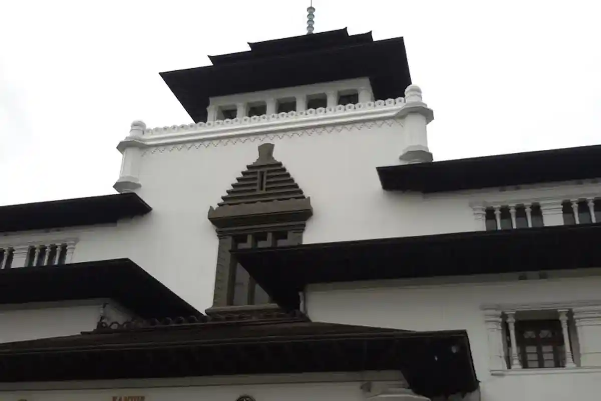 Headline Tribun Jabar, Gedung Sate Ditutup, Puluhan Pegawai Terpapar Covid Usai Dinas ke Jakarta