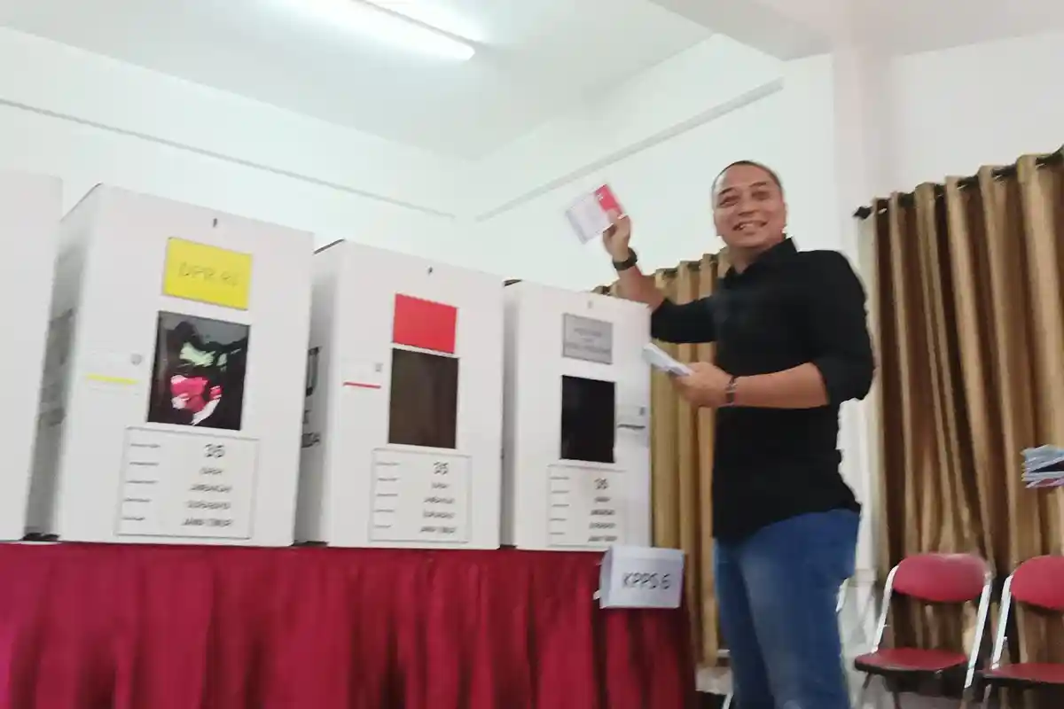 Di Surabaya Ada PSU di 10 TPS Besok, Wali Kota Eri Ajak Pemilih Kembali Mencoblos