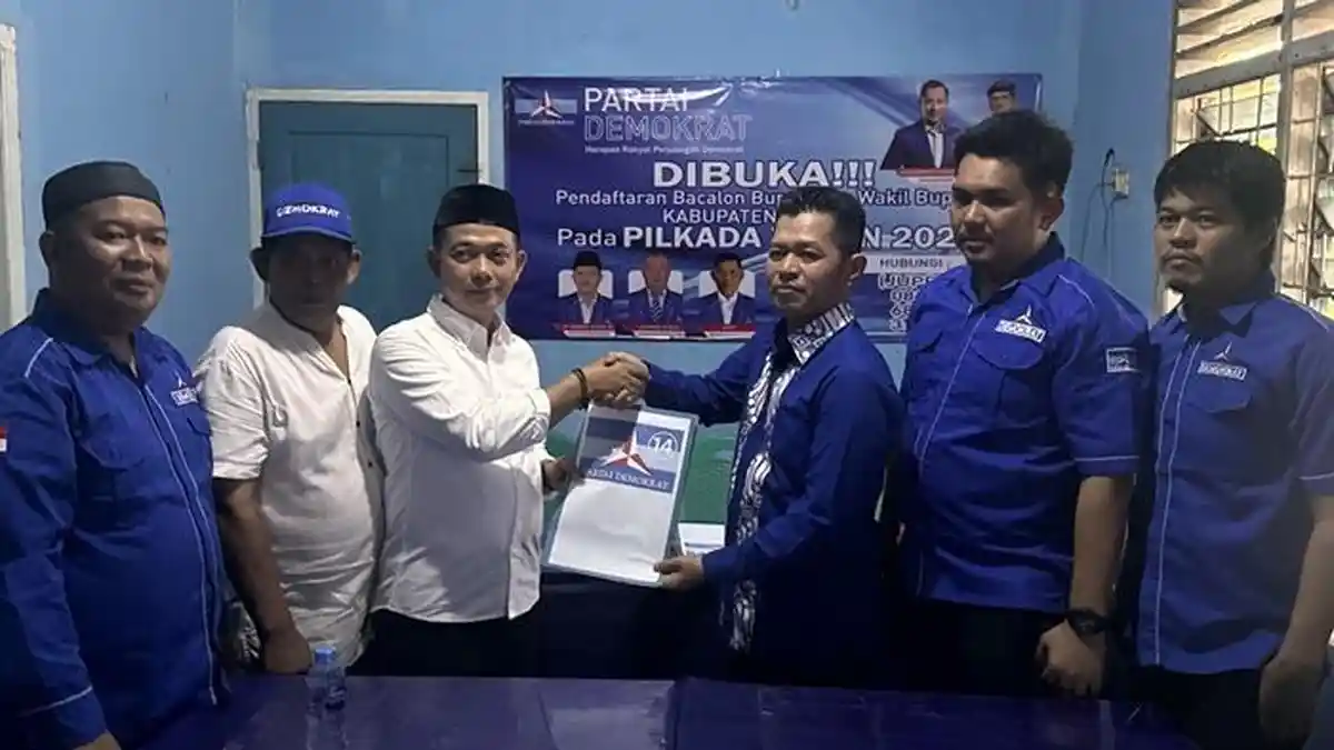 Mulkan Ambil Formulir Bacalon Bupati Pilkada Bangka di Partai Demokrat