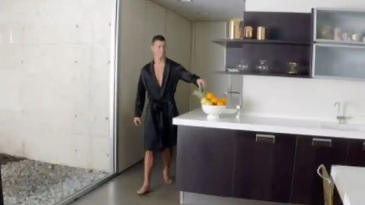 VIDEO : Tantangan Bintang NBA Dijawab Ronaldo, Lihatlah Aksi Ronaldo “Memainkan” Jeruk