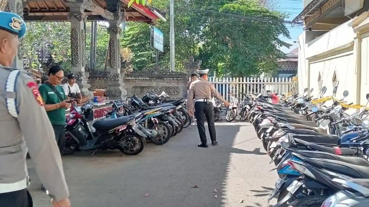 Aksi Balap Liar di Jembrana Dilaporkan Lewat 110, Puluhan Kendaraan dari 2 Lokasi Diamankan - Tribun-bali.com