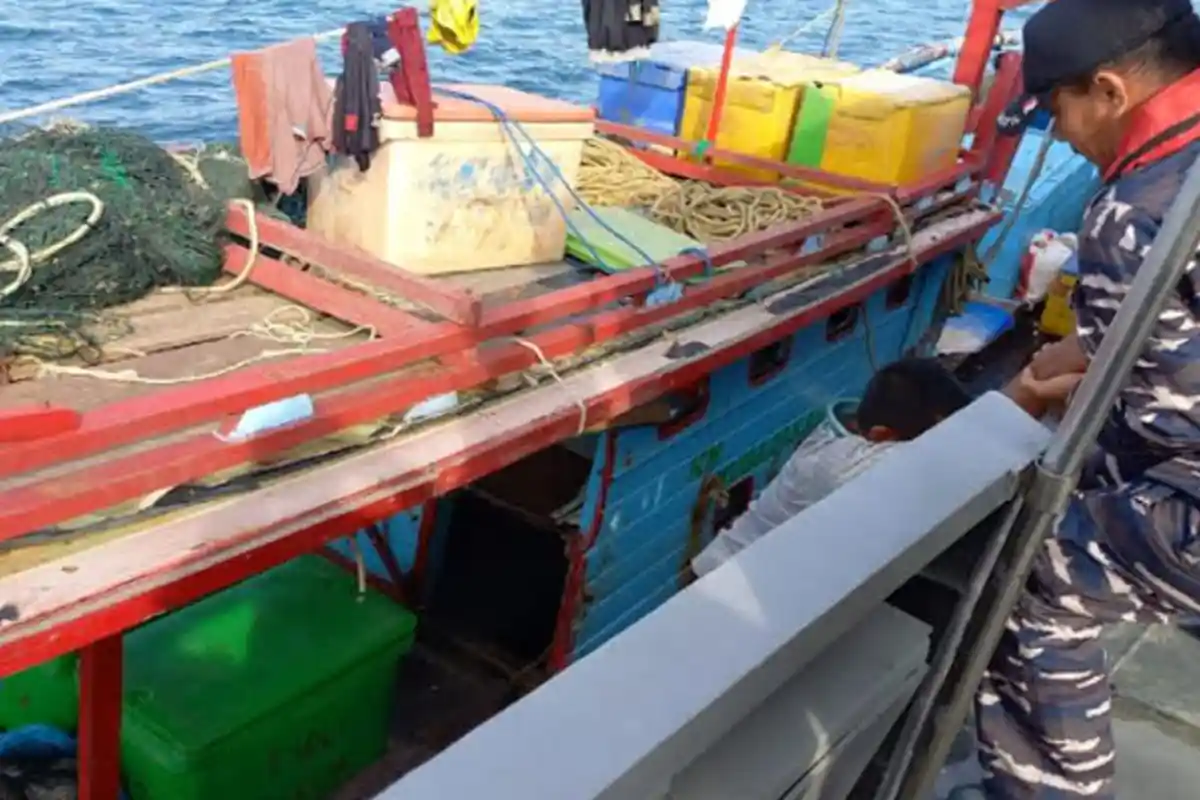 TNI AL Periksa Sembilan ABK Kapal Trawl