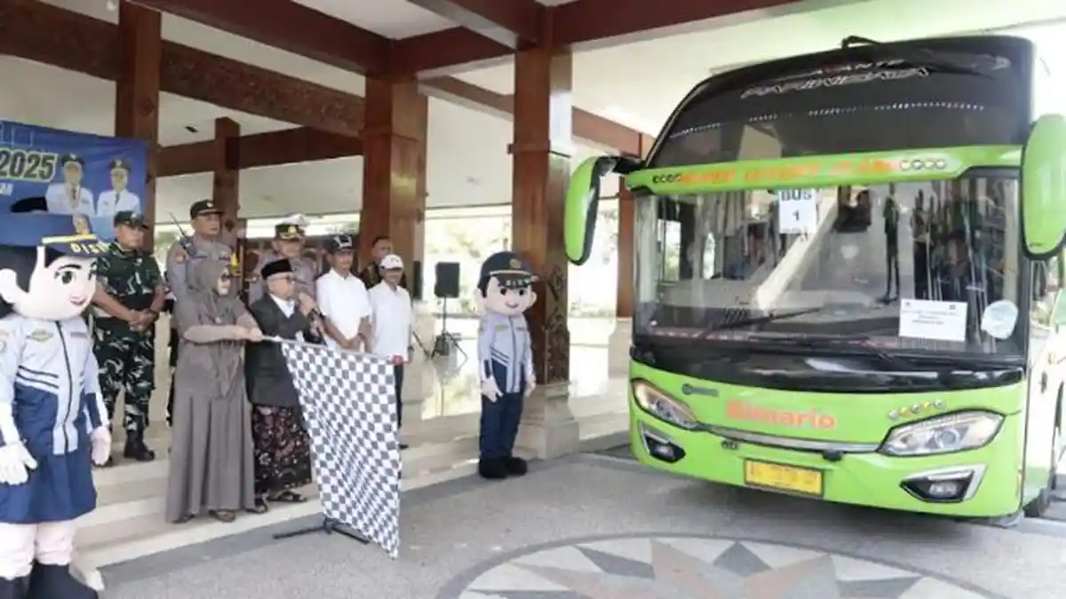 Dilepas Bupati Rijanto, 71 Warga Kabupaten Blitar Ikut Program Balik ...