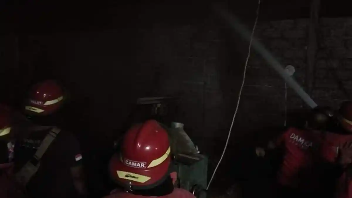 Dini Hari Gudang Kayu di Sesetan Denpasar Milik Ketut Wira Terbakar, Kerugian Capai Puluhan Juta
